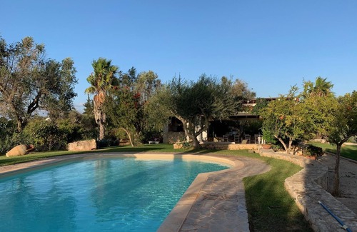 San Michele Salentino Casa | Splendid property with swimming pool -Trullo Petra Nera - in Apulia