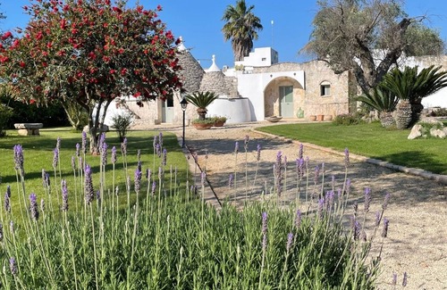 San Michele Salentino Casa | Splendid property with swimming pool -Trullo Petra Nera - in Apulia