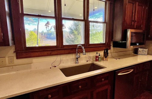 Lake Toxaway Casa | Splendid Lake Toxaway home on golf course - golf cart/walk to Marina in minutes!