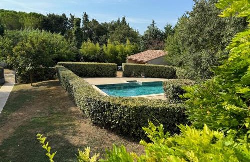 Aubignan Villa | Splendid Provençal Villa with Pool and View