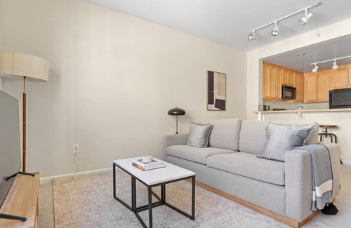 San Bruno Apartamento | Splendid San Bruno 1BR w/ Gym, Pool & Spa, near highways, by Blueground