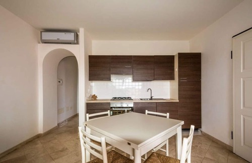 Porto Pozzo Apartamento | Espléndido apartamento con vistas al mar (N ° 12)