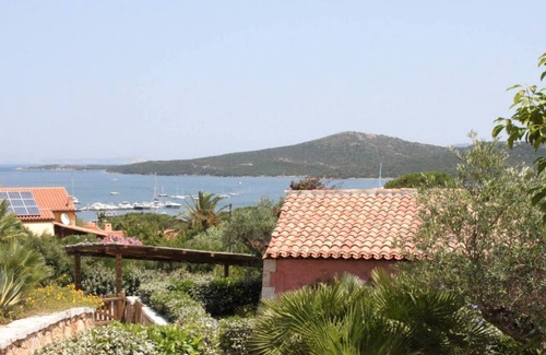Porto Pozzo Apartamento | Espléndido apartamento con vistas al mar (N ° 12)