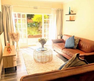 Woodmead Apartamento | Splendid spacious two bedroom apartment