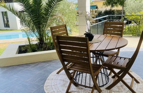 Bagnols-sur-Ceze Casa | Splendid villa with heated pool