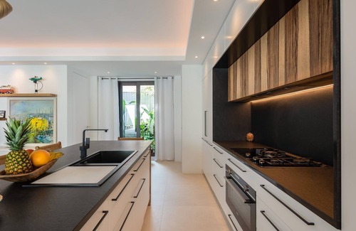 Public Villa | Splendid Villa Located in a Downtown Area