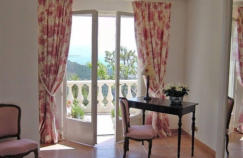 Tanneron Villa | Espléndida villa con piscina e impresionantes vistas al mar en las colinas sobre Mandelieu