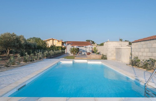 San Lorenzo Villa | Espléndida villa con piscina a 150 metros del mar.