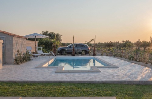 San Lorenzo Villa | Espléndida villa con piscina a 150 metros del mar.