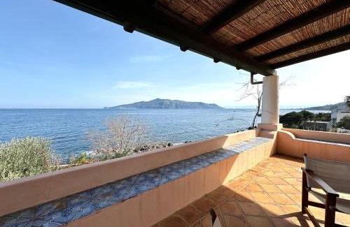Santa Marina Salina Villa | Splendida Villa Eoliana a due passi dal mare con panorama mozzafiato