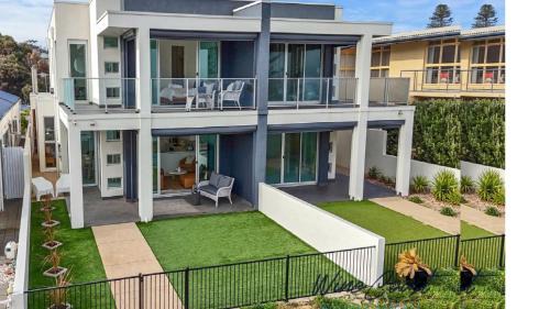 Christies Beach Casa | Splendour By The Sea By Wine Coast Holidays