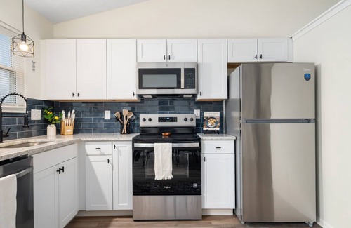 Summit Station Apartamento | Split-Level Comfort | 2 Living Rooms, Garage, Deck