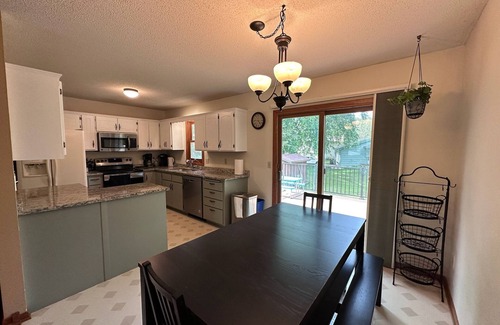 Shakopee Casa | Split-Level Simplicity in Shakopee - a simple home away from home.