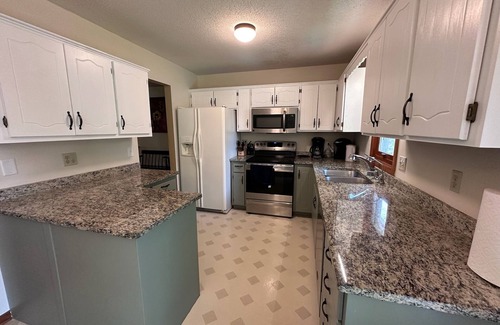 Shakopee Casa | Split-Level Simplicity in Shakopee - a simple home away from home.