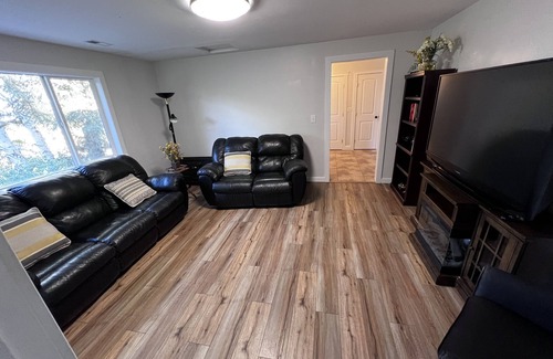 Lapoint Casa | Split Mountain View Paradise! Life on the farm!