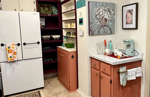 Port Wentworth Cabaña | Split plan for privacy! 2 BR 2 BA cottage w AC, deck, pet-friendly fenced yard