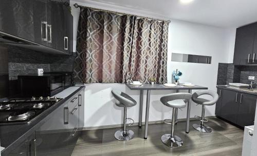 Pitesti Apartamento | Spoil Yourself with Style, Comfort and Luxury - Tony's Studios Luxury
