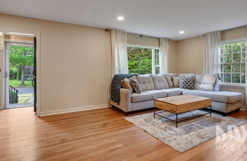 Manito Casa | Spokane | Mid-Century Modern Pet Friendly | Sleeps 9