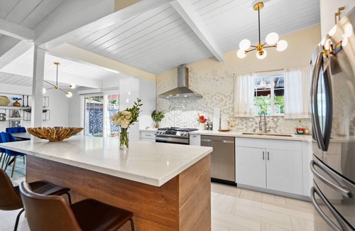 Valley Glen Casa | Heated Pool + Dog Friendly Gated 6 mi Universal.
