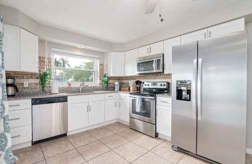 Caloosahatchee Casa | Back 2 School Sales! Tropical Oasis-Pool+Hot tub+Beach Essentials+5 min to Dwntn