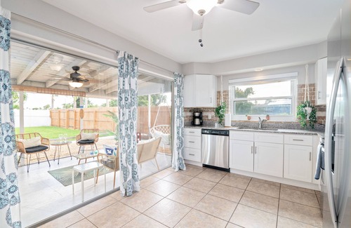 Caloosahatchee Casa | Back 2 School Sales! Tropical Oasis-Pool+Hot tub+Beach Essentials+5 min to Dwntn