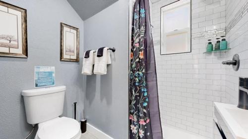 Washington Park West Casa | Spooky Victorian Family house with four bedrooms central to downtown