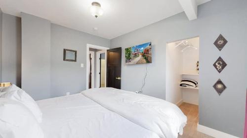 Washington Park West Casa | Spooky Victorian Family house with four bedrooms central to downtown