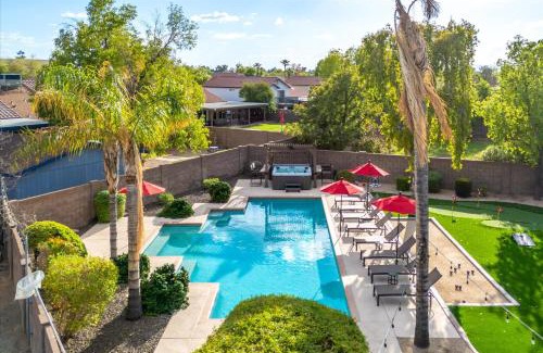 Glendale Casa | Sport Court Pool Hot Tub Pool Table Fire Pit Games