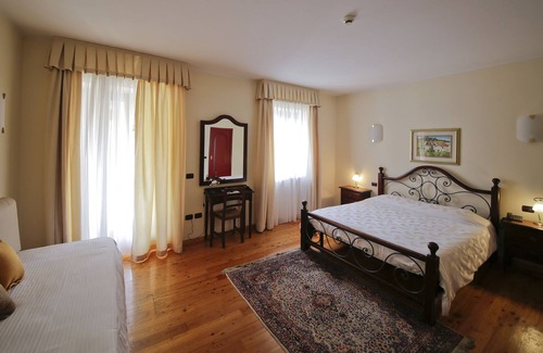 Illasi Hotel | SPORTING HOTEL SAN FELICE habitación triple