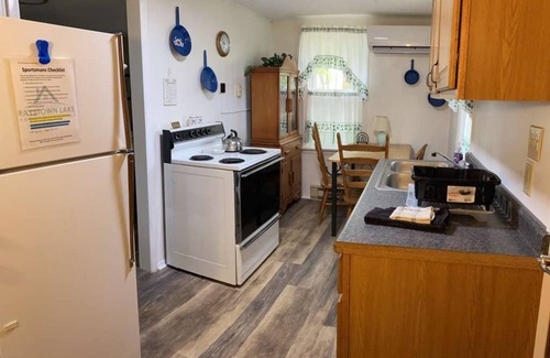 Hesston Cabaña | Sportsman Cottage - Raystown Lake Vacation Rentals, Aunt Susie's