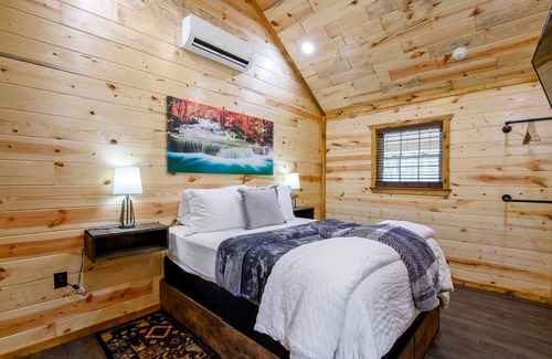 Smithville Cabina | Sportsman's Hideaway!