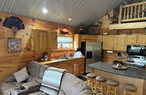 Mount Chase Cabina | Sportsman's Paradise Katadhin Area Cabin Sleeps 10-15 Four Season