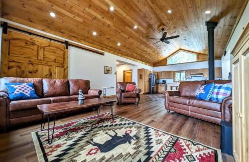 Ellsworth Casa | Sportsmans Waterfront Log Cabin
