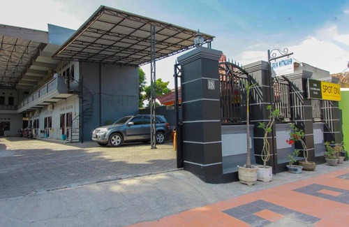 Banyuwangi Hotel | SPOT ON 2288 Kost Mittasukha Family