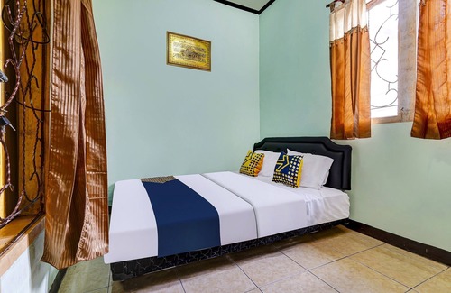 Cileunyi Hotel | SPOT ON 91159 Kost Putrana Syariah
