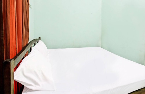 Praya Hotel | SPOT ON 91771 Homestay Bang HajiNearLapangan Penujak ( Inen Gonggang)