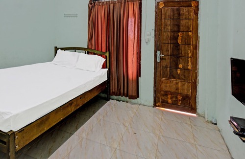 Praya Hotel | SPOT ON 91771 Homestay Bang HajiNearLapangan Penujak ( Inen Gonggang)