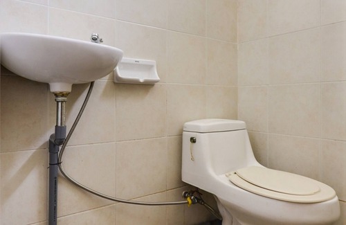 Lubuk Baja Hotel | SPOT ON 91879 Emes Jaya HomestayNearSamsung Electronic Indonesia PT