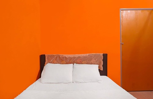 Lubuk Baja Hotel | SPOT ON 92360 Penginapan ReniNearMall Nagoya Hill