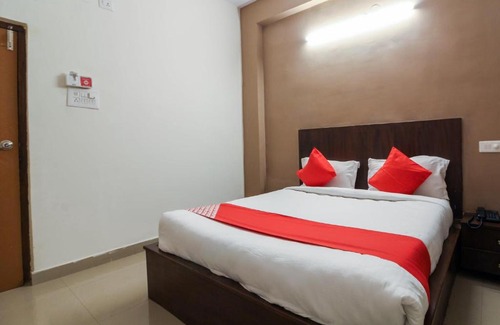 Banjara Hills Hotel | SPOT ON Gopi Mini Guest House Near Erragadda Metro Station
