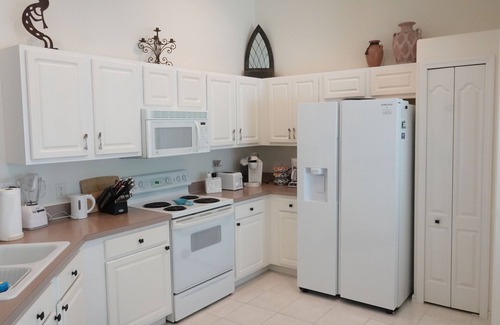 Bonita Springs Condominio | Spotless 2nd Flr., Condominio de lujo de 2 hab con espectaculares vistas al golf y al lago
