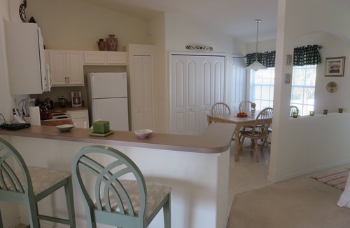 Bonita Springs Condominio | Spotless 2nd Flr., Condominio de lujo de 2 hab con espectaculares vistas al golf y al lago