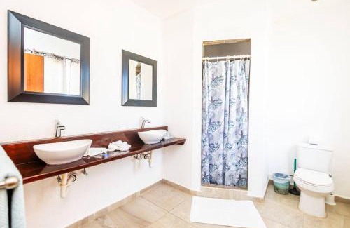 Roatan Apartamento | Spotless 3 BRs house w/pool