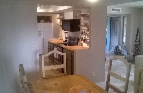 Alhambra Casa | REMODEL NUEVO / MOBILIARIO, BÉISBOL Y AEROPUERTO DE 10 MIN. FUERA