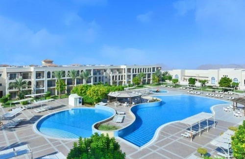 Sharm El Sheikh Hotel | Sprawling All‑Inclusive Resort: Pools, Beach, Waterslides, Spa & Kids’ Actvity