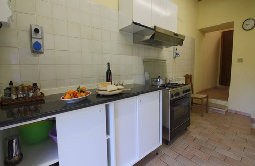 Mercatello sul Metauro Villa | Amplia villa de escape con piscina