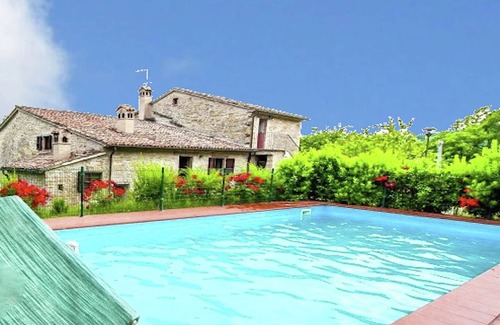 Mercatello sul Metauro Villa | Amplia villa de escape con piscina