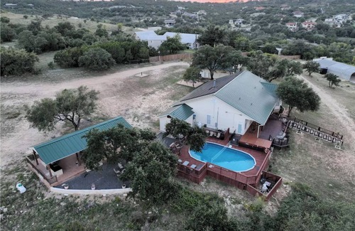Tres Vistas Casa | Sprawling 10-Acre Estate with Breathtaking Sunsets – Perfect for Large Groups!
