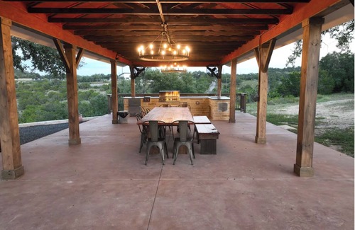 Tres Vistas Casa | Sprawling 10-Acre Estate with Breathtaking Sunsets – Perfect for Large Groups!