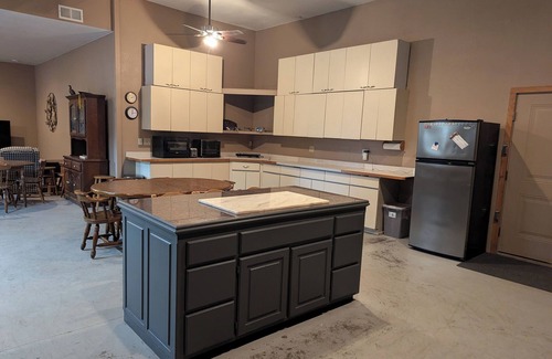 Garrison Cabina | Sprawling 4-bedroom plus loft cabin in Garrison